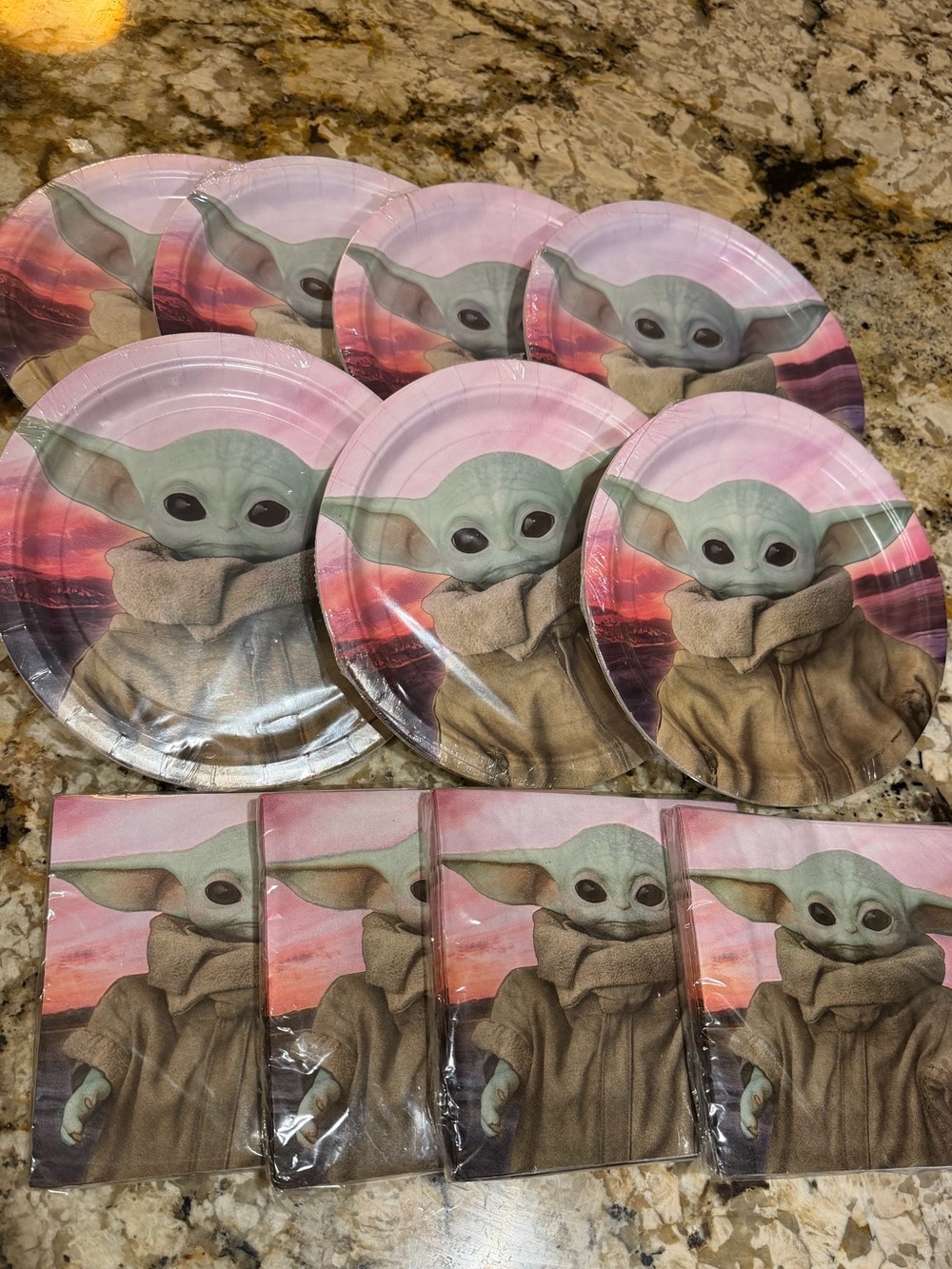 *NWT* Bulk Mandalorian Grogu ,Baby Yoda, Party Themed Paper Plates & Napkins